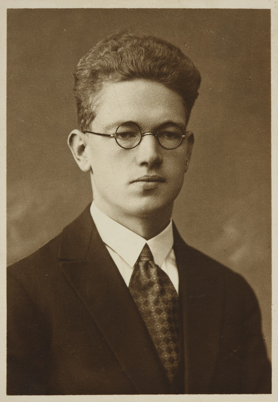 Eesti üliõpilaste seltsi "Veljesto" liige Paul Vihalem, portreefoto