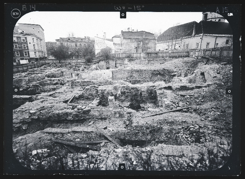 Tallinn. Kvartal nr 37. Ehitusarheoloogia. Harju tänava stereofotogramm-meetriline mõõdistamine.