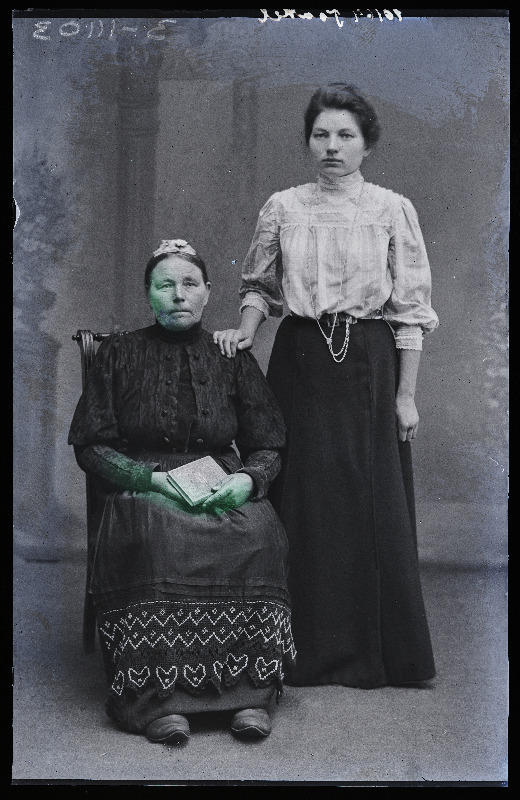Marie Taakel emaga.