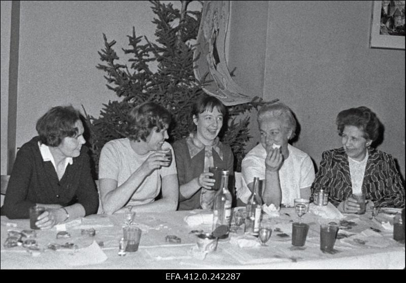 Tallinna Kaubamaja töötajate nääripeol.