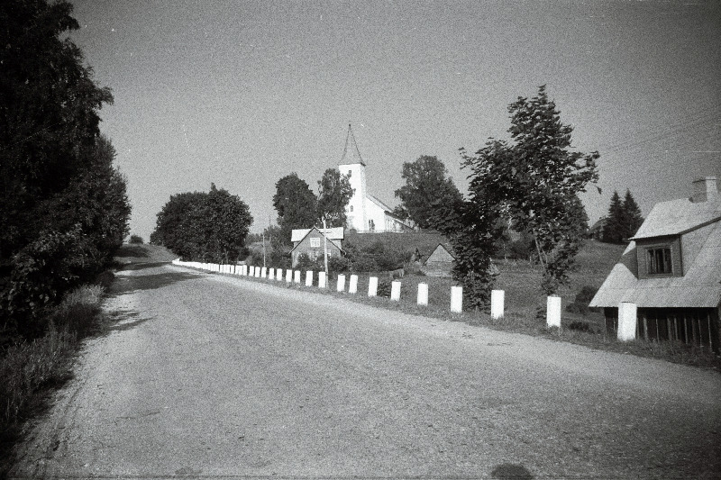 Vaade maanteelt Rõuge Maarja kirikule.