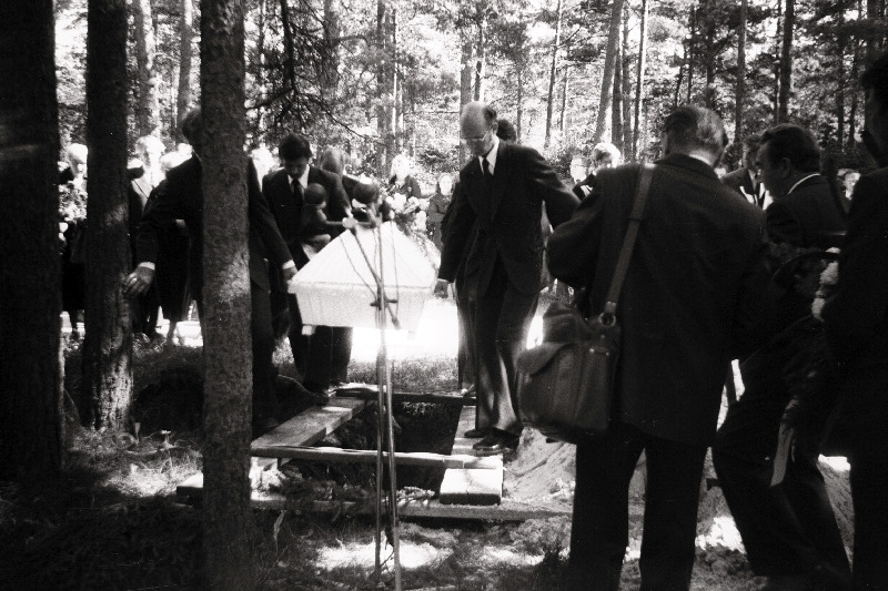 Näitleja Kaarel Karmi matus Metsakalmistul.