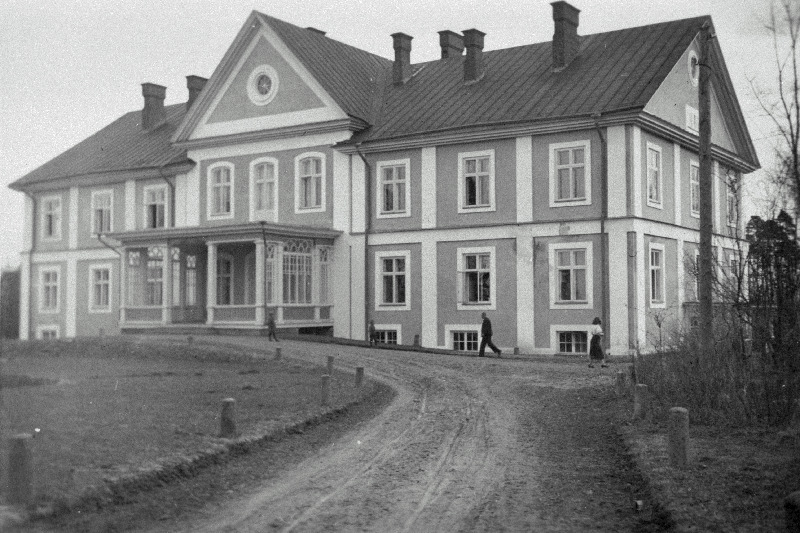 Ravila rahvaülikooli aianduskool, endine mõisahoone.