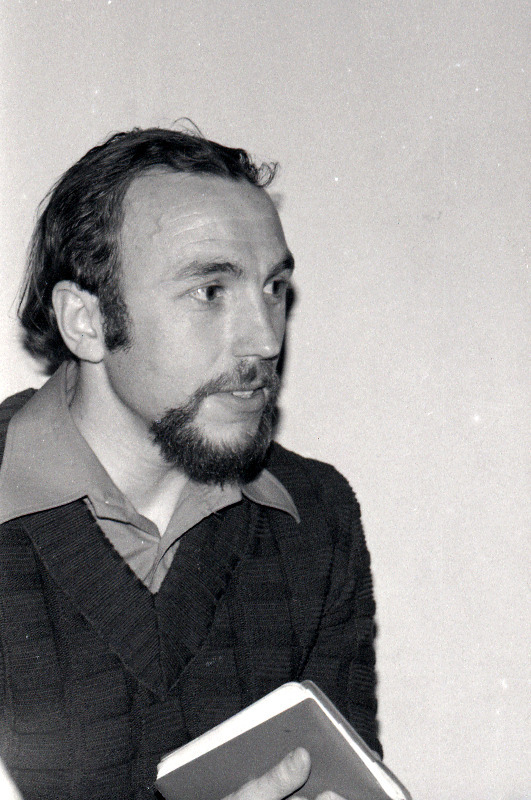 Kirjandusteadlane, kirjanik Rein Veidemann.