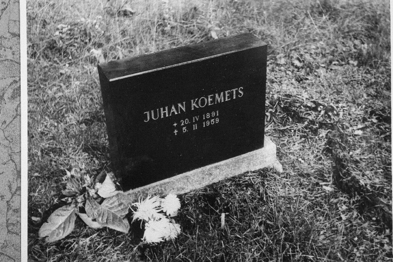 Koolitegelase Juhan Koemetsa hauaplaat Metsakalmistul.