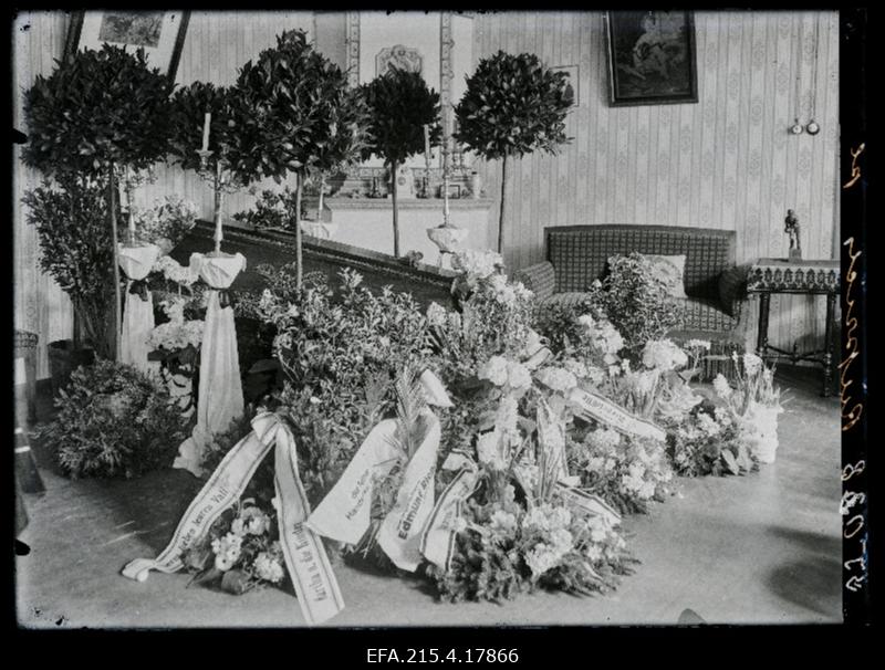 Viljandi nahatöösturi Edmund Rieprichi (surn 09.04.1930) põrm kirstus.