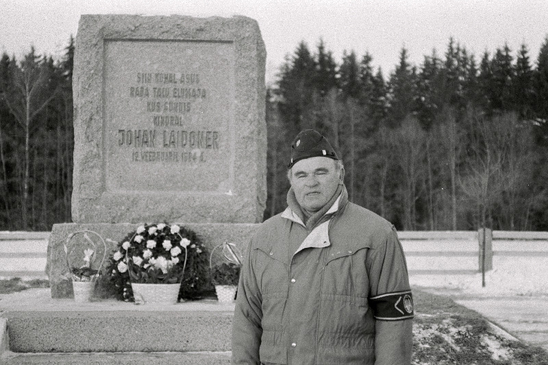 Kindral Johan Laidoneri 110 sünniaastapäev. Tule süütamine kodutalu mälestusmärgi juures.