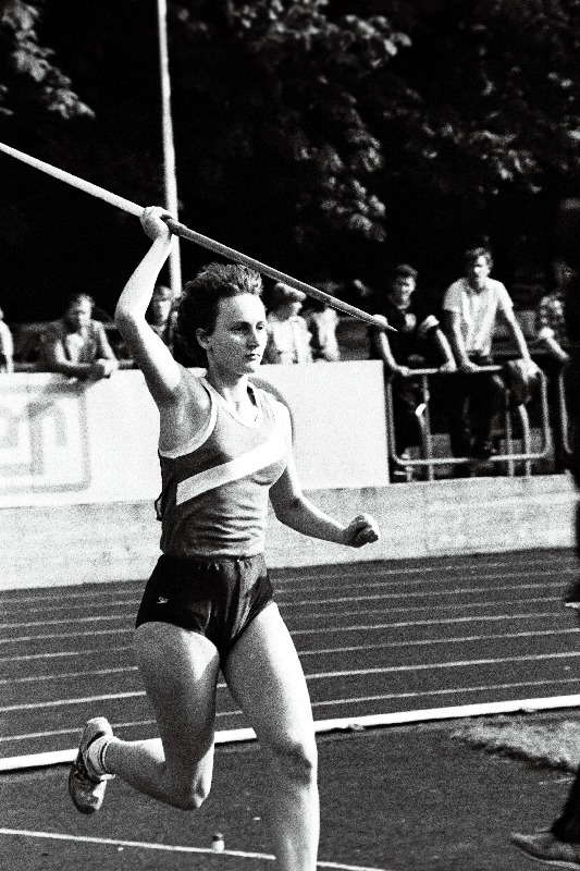 Eesti NSV kergejõustikuvõistlustel viskab oda Virge Viss.