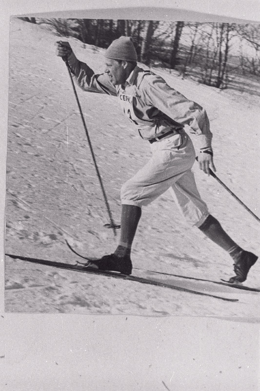 Tallinna Dünamo suusataja H. Arumeel.