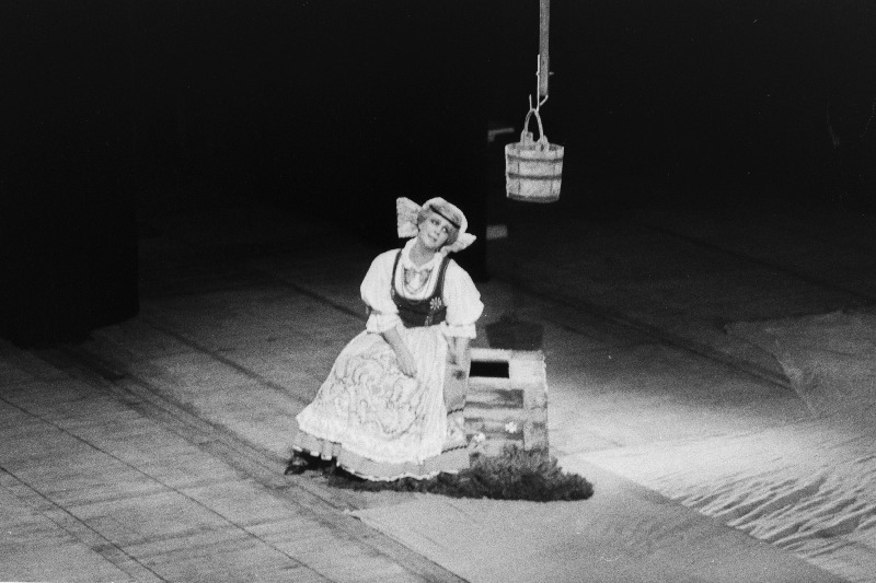 RAT "Estonia" külalisetendused Moskva Suures Teatris. Näitleja Helvi Raamat osatäitjana B. Smetana ooperis "Müüdud mõrsja".