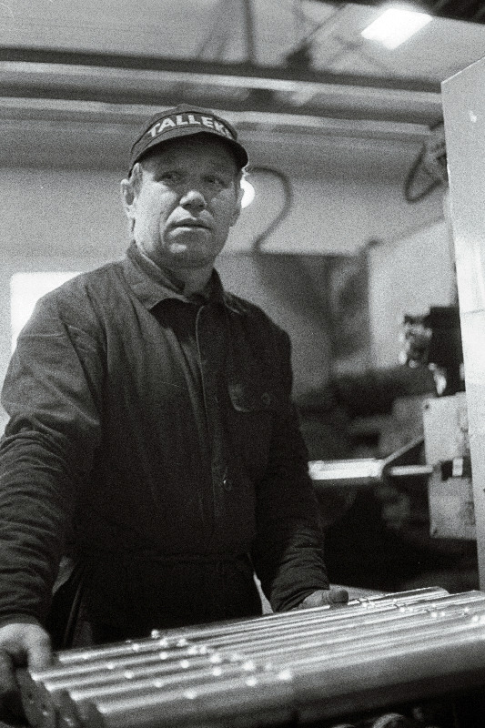 Sotsialistliku töö kangelane, NSV Liidu Ülemnõukogu saadik, tootmiskoondise "Talleks" mehhaanikaosakonna treialite brigaadi brigadir Valeri Liiv.