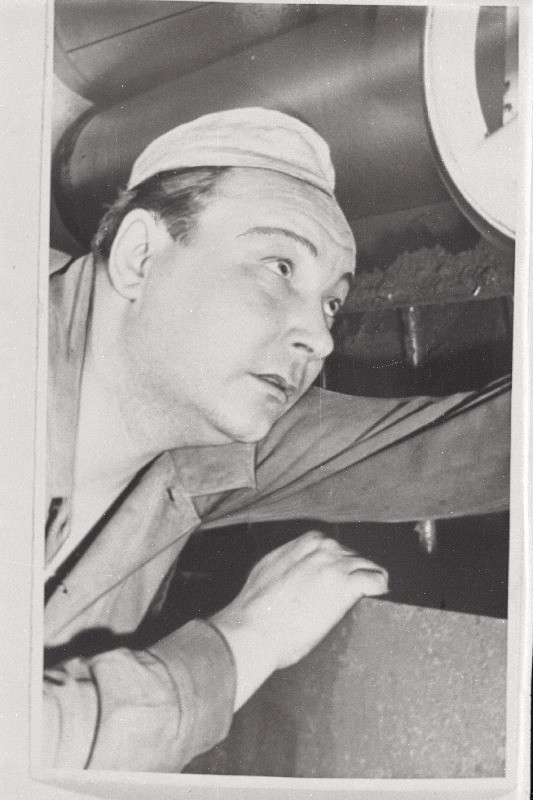 Kondiitritoodete vabriku Uus Kalev ratsionaliseerija kompvekitsehhi valvelukksepp Evald Malm.