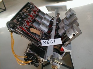 Flymotor (Hispano Suiza), V-8, gennemskåret - Motor nr. 21204 - Kulturstyrelsen