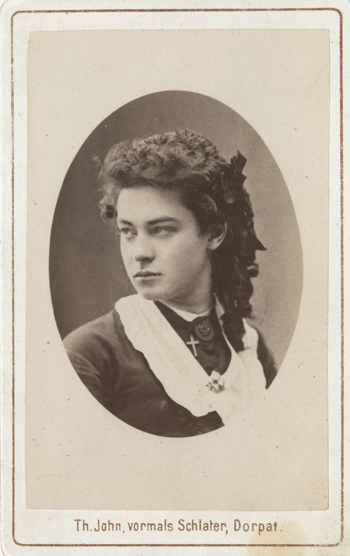 Korporatsioon "Estonia" liige Edmund Fischer rebasteatrikostüümis, portreefoto