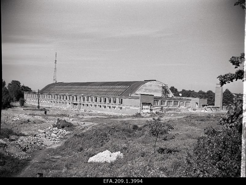 Vabatahtliku spordiühingu Kalev peatselt valmiv spordihall Kingissepa tänaval.