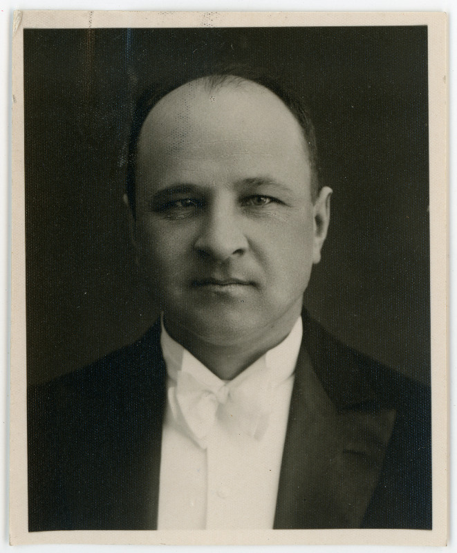 Eichenbaum, Andres, sünd 1898. Portreefoto välispassi saamiseks esitatud avalduse juurde