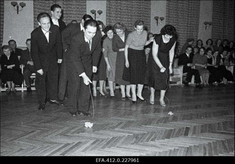 Türi kultuurimajas ("Aeg ründab" materjal).