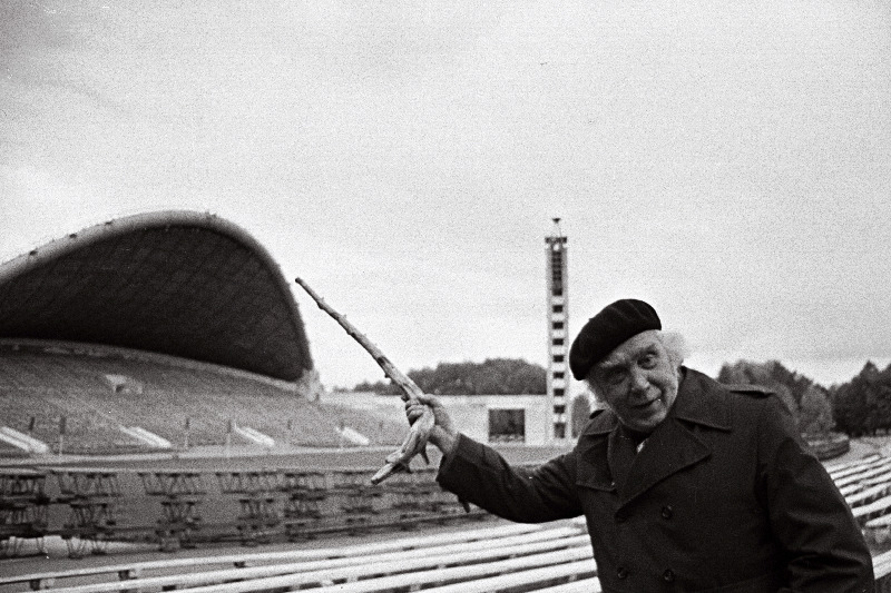 Helilooja Gustav Ernesaks lauluväljakul.