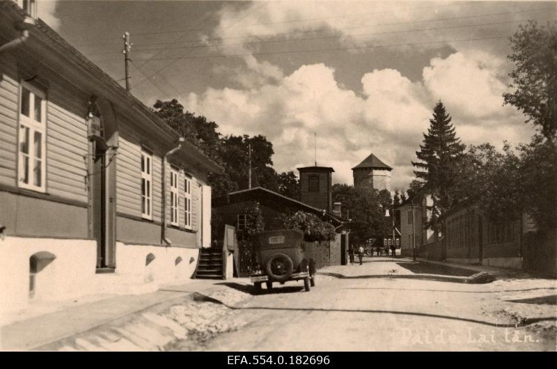 Vaade Laiale tänavale, vasakult 2.pritsimaja, keskel Vallitorn.