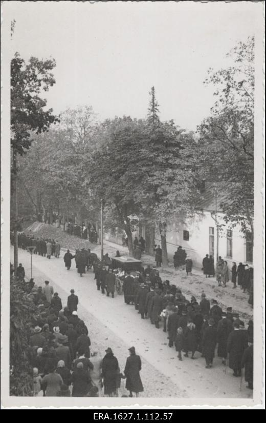 Ilmar Tõnissoni matuserongkäik Tartus Vallikraavi tänaval