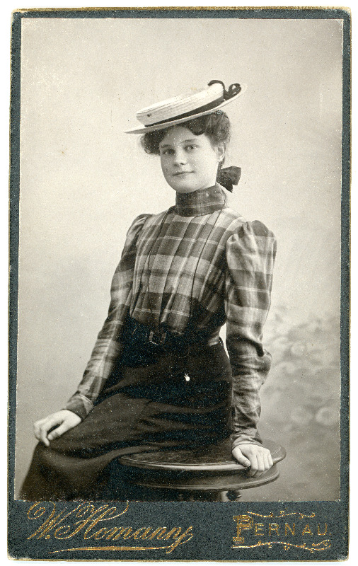 Tundmatu neiu portree