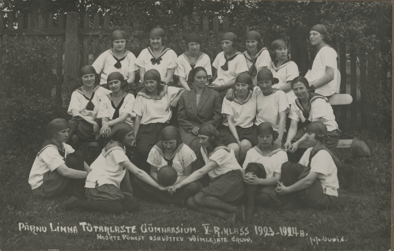 Pärnu tütarlastegümnaasiumi V klassi võimlemisgrupp