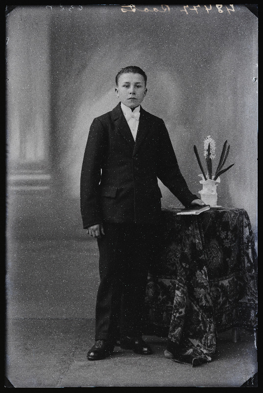 Leerilaps August Roots.