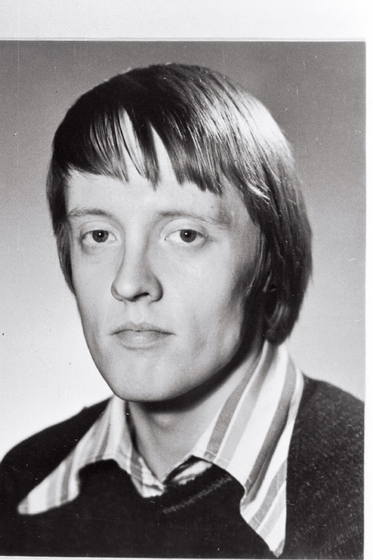 Lepa, Margus - Tallinna Riikliku Konservatooriumi lavakunstikateedri 1978.a. lõpetaja.