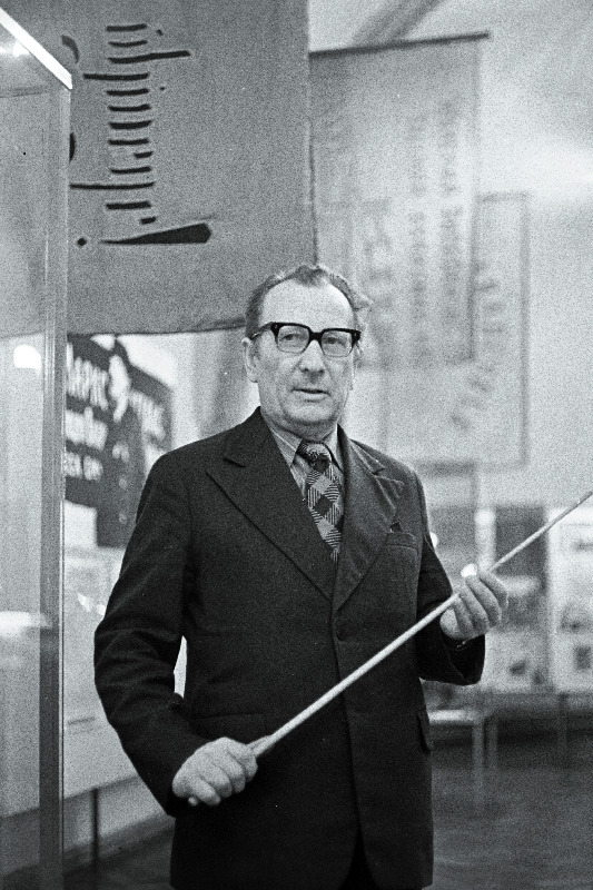 Eesti NSV teeneline kultuuritegelane, Eesti NSV Riikliku Ajaloomuuseumi direktor Peet Sillaots.