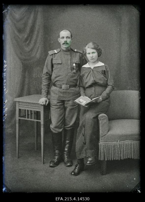 Sõjaväelane Solnzeff (Solntsev) naisega.