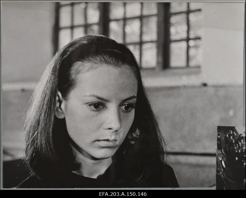 Gerlinda Koppelman Saale osas filmistuudio Tallinnfilm mängufilmis Tütarlaps mustas.