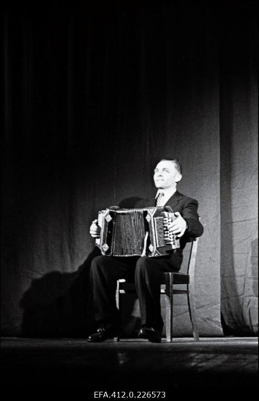 Agitbrigaadide vabariiklik ülevaatus.