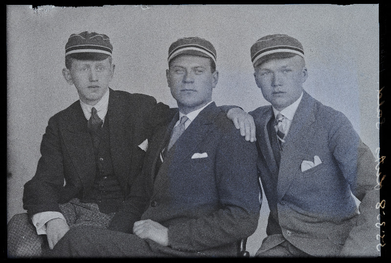 Grupp teklites mehi, vasakul Kalmann, (foto tellija Luts).
