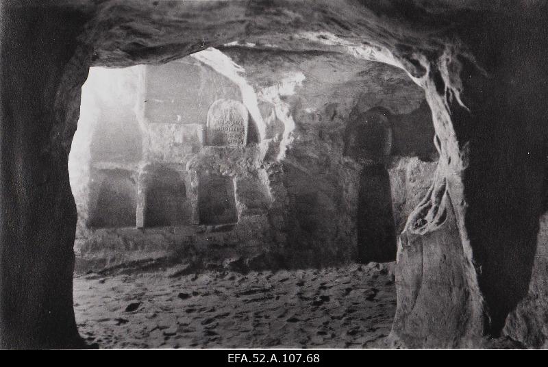 Petseri kloostri maa-aluste käikude kinnimüüritud hauakambrid.