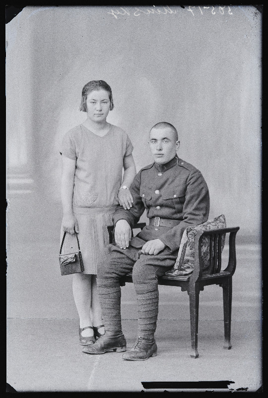 Sõjaväelane Minsky (Minski) naisega.