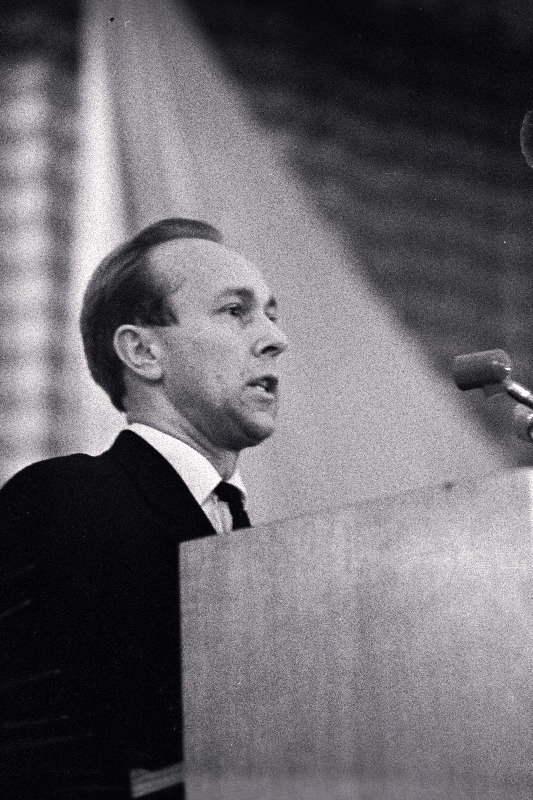 Tallinna Laevaremonditehase partei- algorganisatsiooni sekretär Vladimir Ivanov.