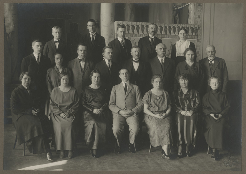 Pärnu linna tütarlastegümnaasiumi õpetajad, grupifoto