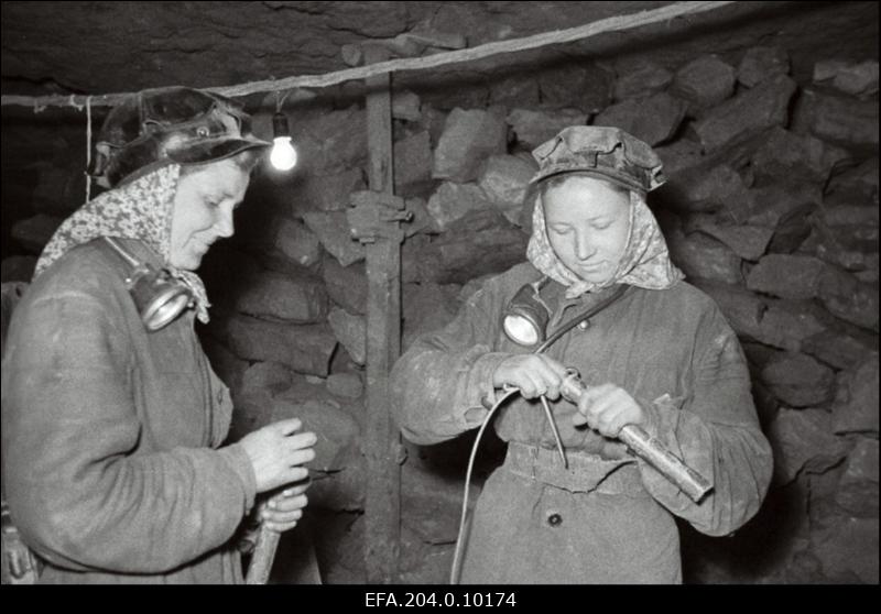 Kaevanduse Käva-2 minöörid Leida Mäeküll ja Laine Seer.