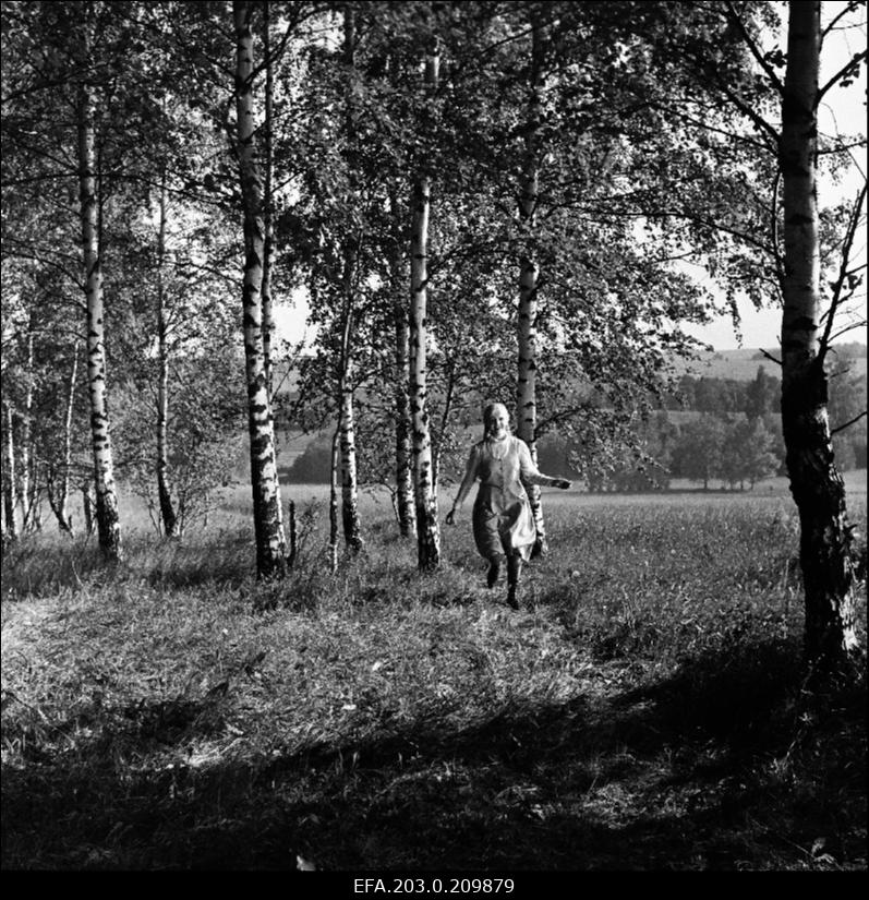Tallinnfilmi mängufilm "Kevade". Foto filmist. Teele osas Riina Hein.