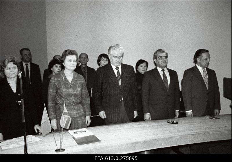 Punalipu üleandmine Riikliku Projekteerimise Instituudi "Eesti Projekt" saalis.