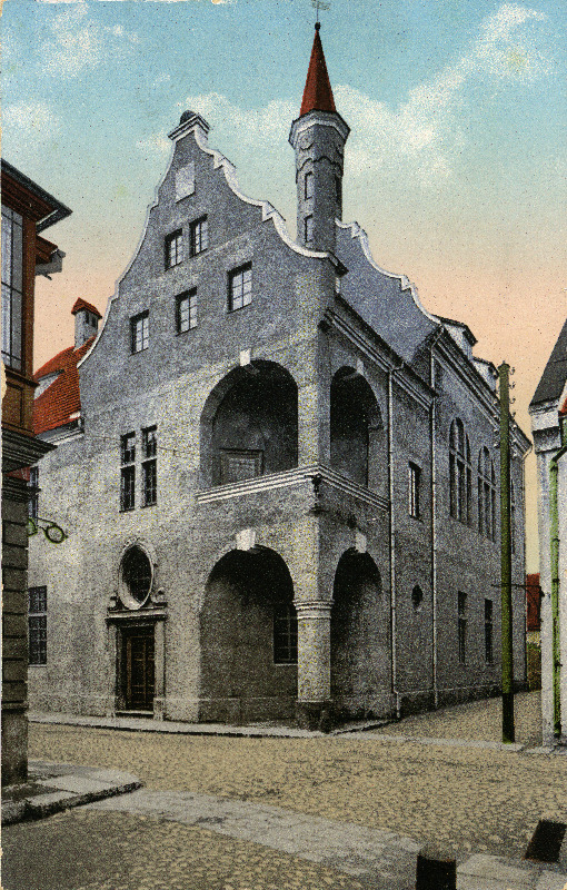 Vaade Pärnu raekojale.