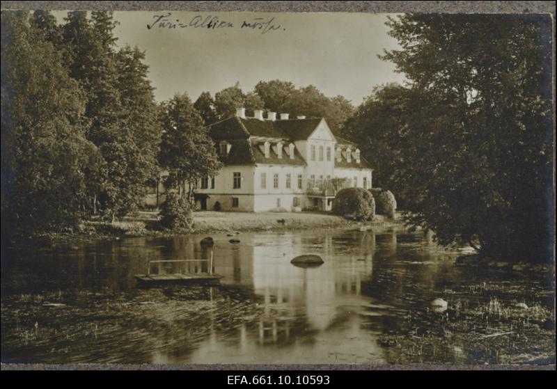 Türi-Alliku mõisa peahoone.