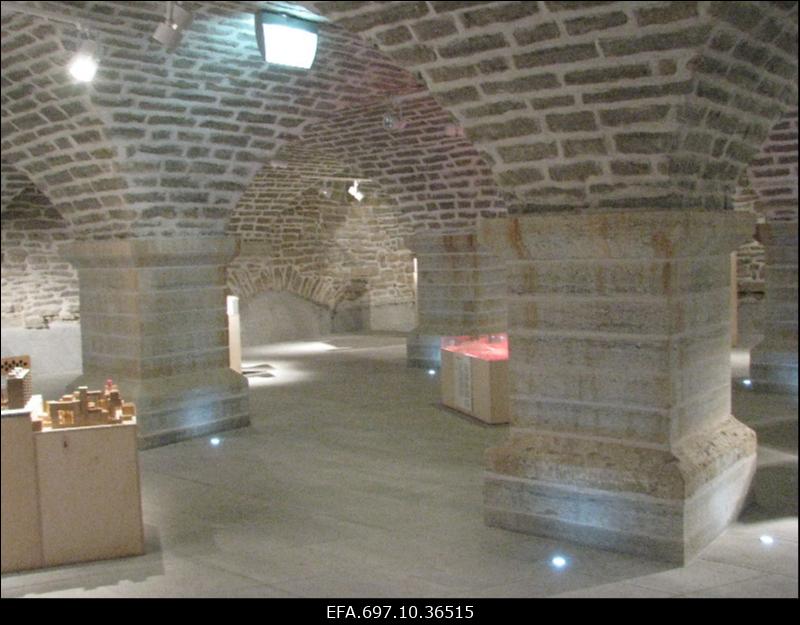 Tartu ülikooli Narva kolledž. Endise börsihoone võlvitud kelder.