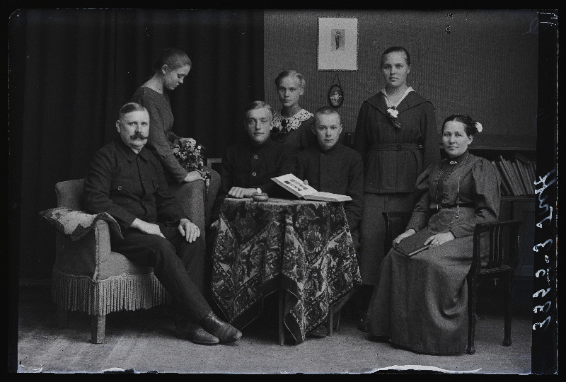 Grupp inimesi, (foto tellija Treff).