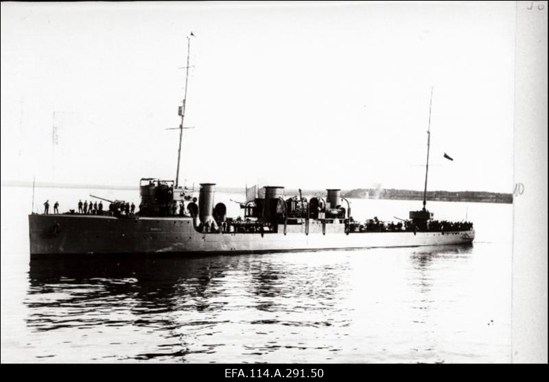 Mereväe I aastapäeva 21.dets.1919.a. puhul kingitud album. Vambola, Lembitu, Lennuk, väiksemad laevad, nende meeskonnad.