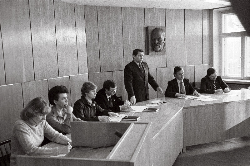 Saksa DV Schwerini ringkonna noorsoodelegatsiooni liikmed vastuvõtul ELKNÜ Keskkomitees. Vasakult 3. ELKNÜ Keskkomitee esimene sekretär Donald Visnapuu.