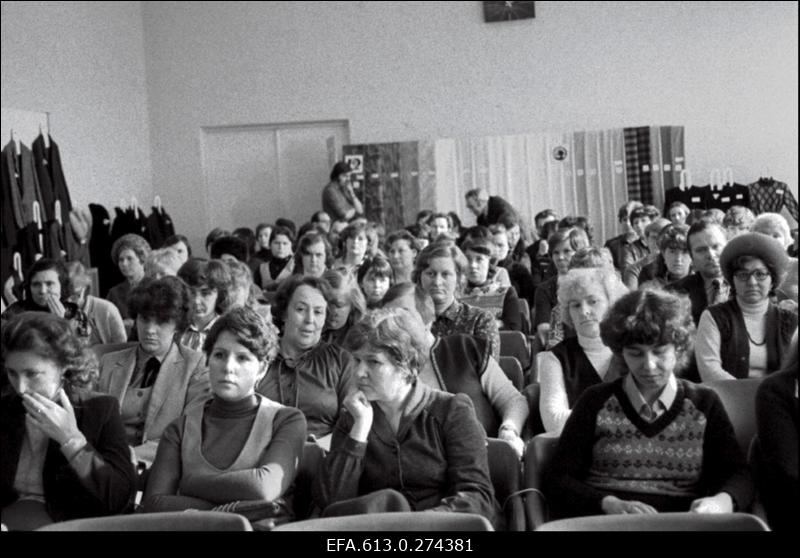 Nõupidamine Standardite Komitees.