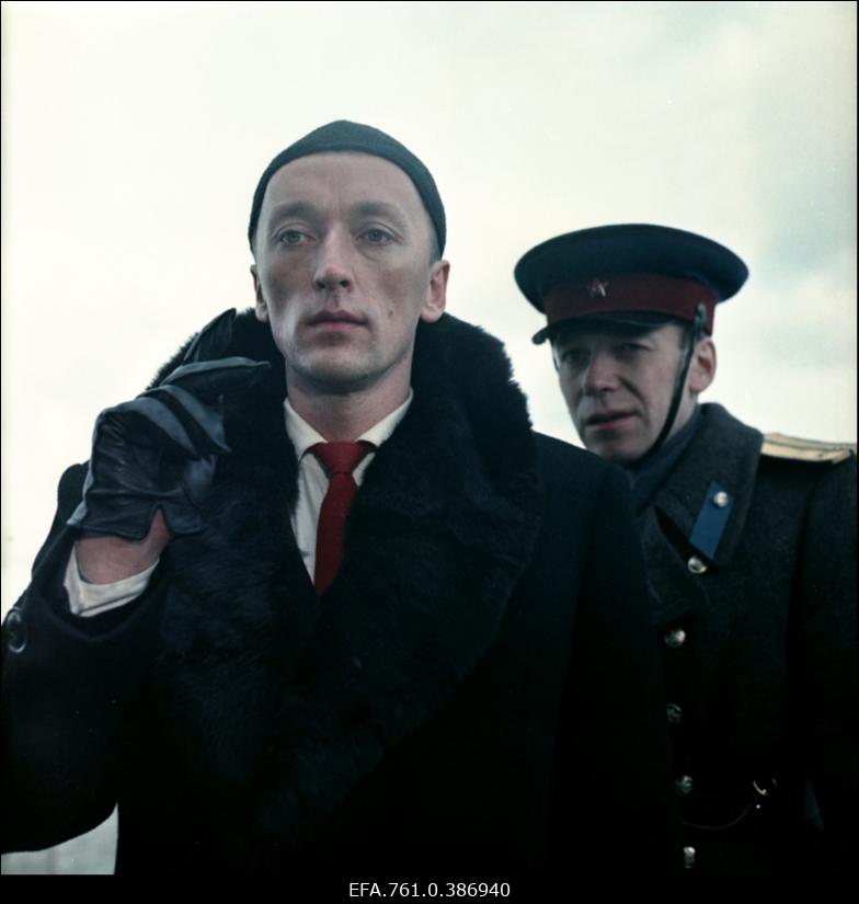 Filmi "Äratus" filmimine. Sulev Luik Linnamehe osas. Sergei Tšerkassov I ohvitseri osas.