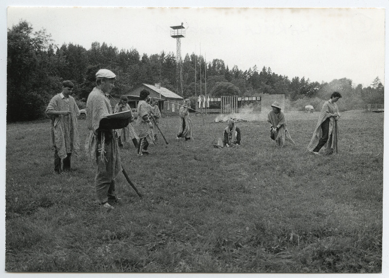 EÜE-85 kokkutulek Rulli '85. Karula rühm taidlemas