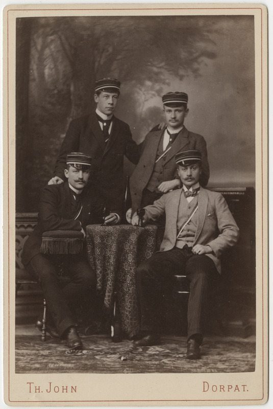 Osa korporatsiooni "Livonia" 1892. a II semestri värvicoetusest, grupifoto